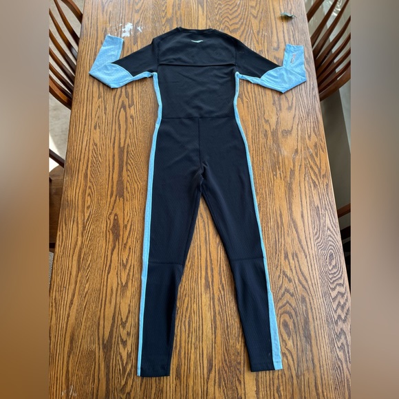 Saucony AMP Pro 2 Recover Compression suit. Size medium. - Picture 3 of 3